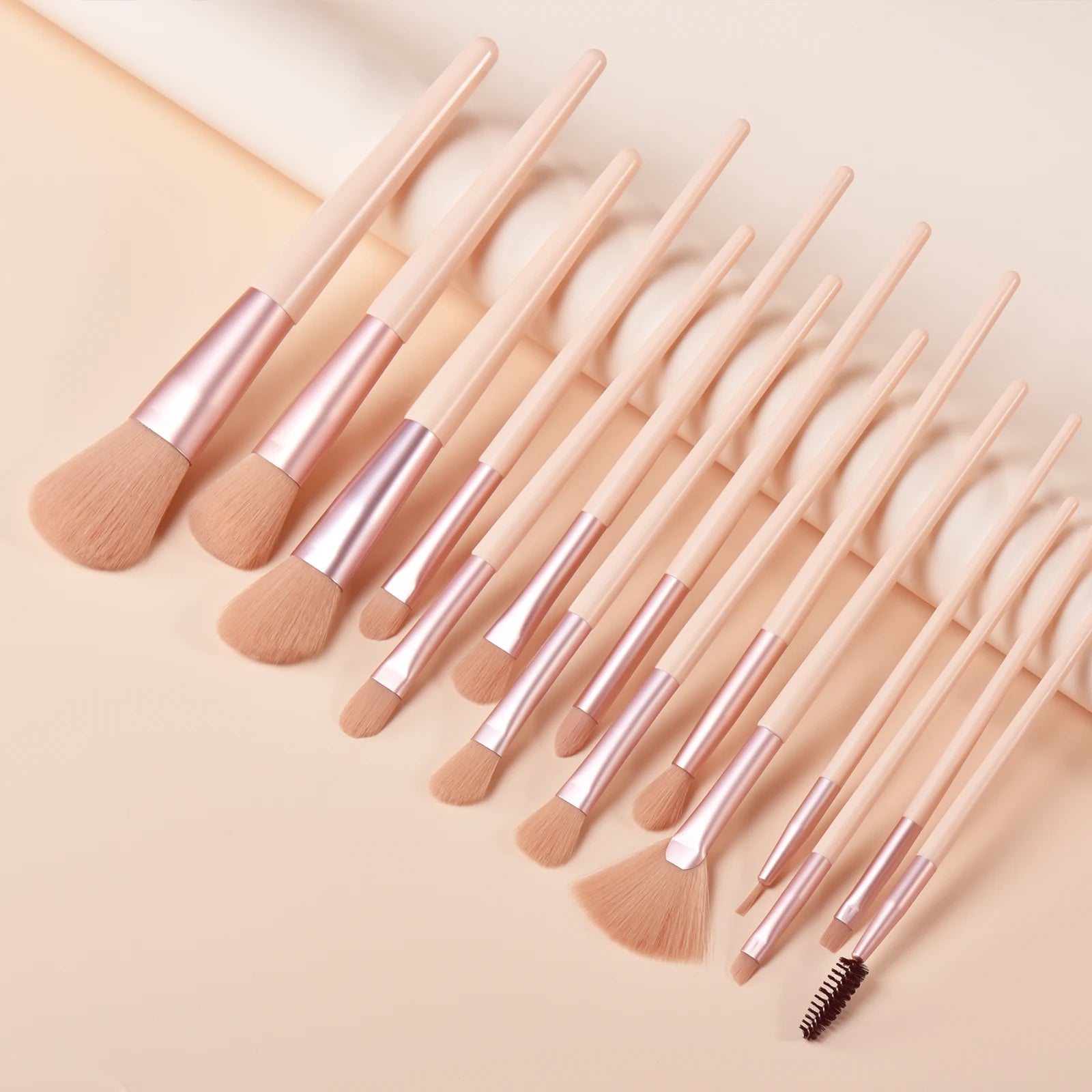 makeup brush set, including foundation, contouring, eyeshadow, eyeliner, eyebrow brush and other makeup tools