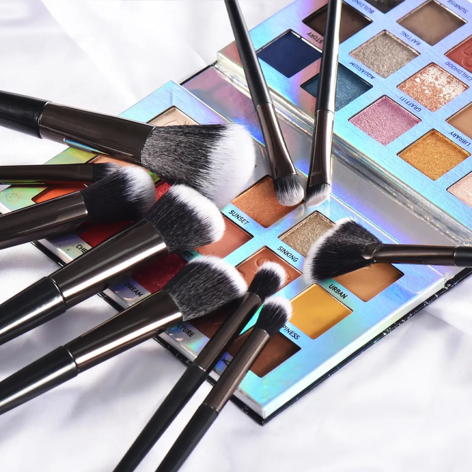 makeup brush set, including foundation, contouring, eyeshadow, eyeliner, eyebrow brush and other makeup tools