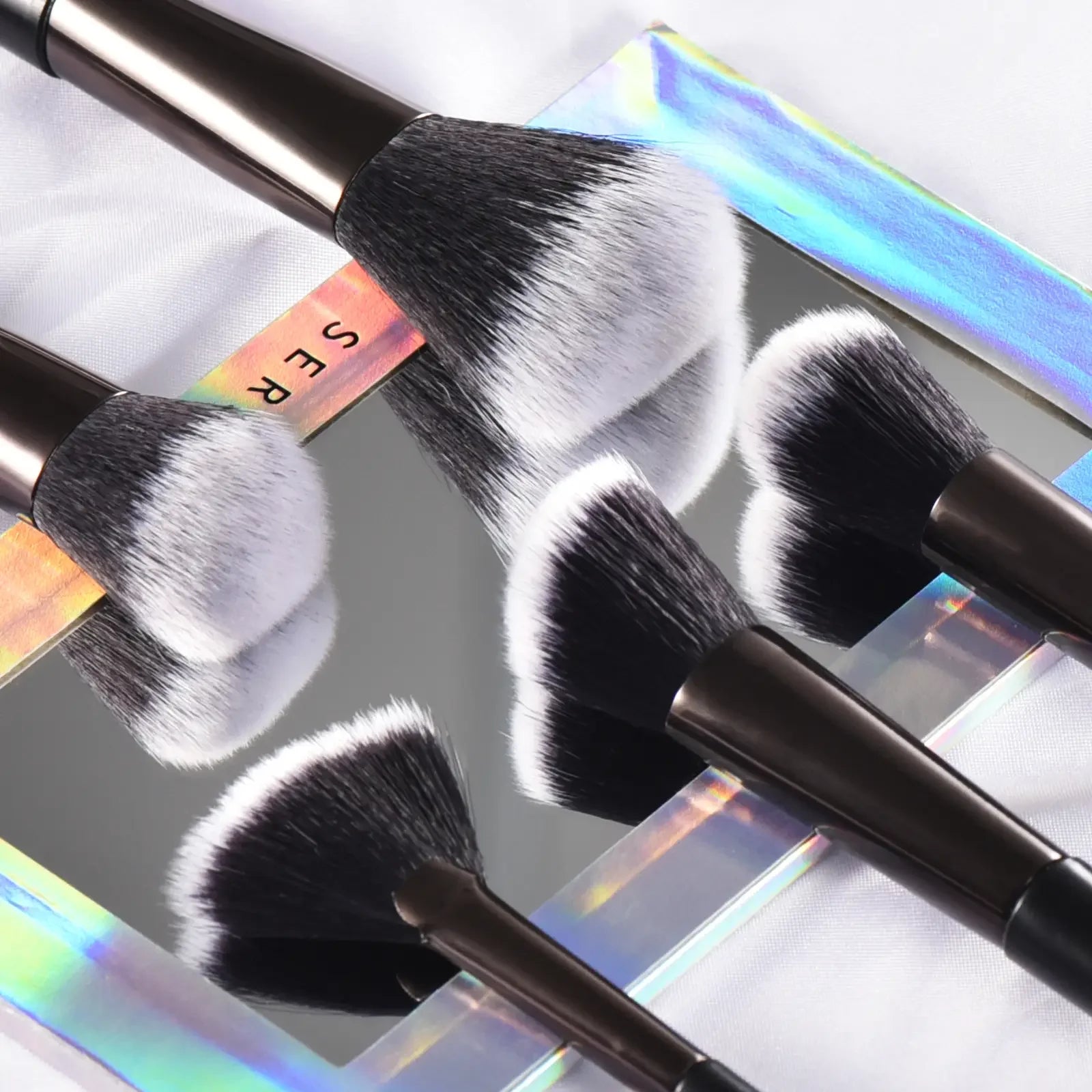 makeup brush set, including foundation, contouring, eyeshadow, eyeliner, eyebrow brush and other makeup tools