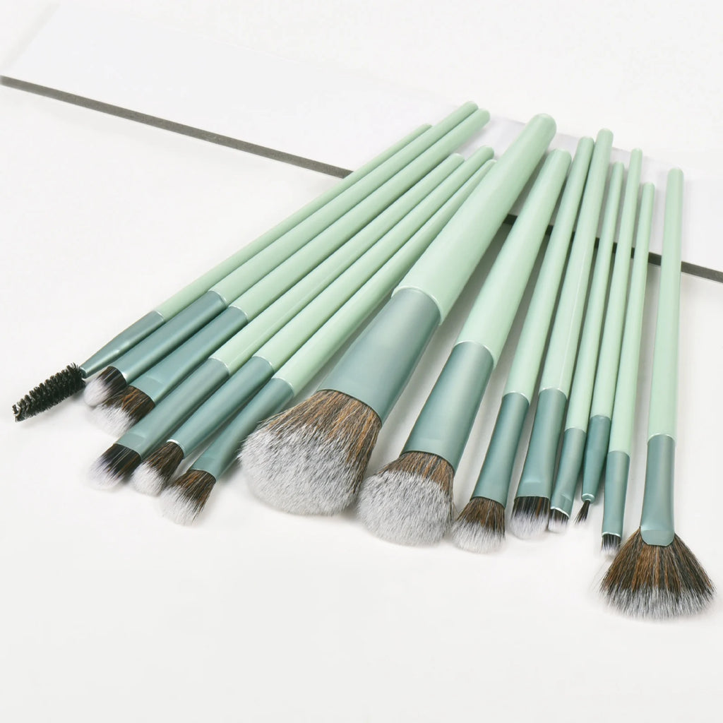 makeup brush set, including foundation, contouring, eyeshadow, eyeliner, eyebrow brush and other makeup tools