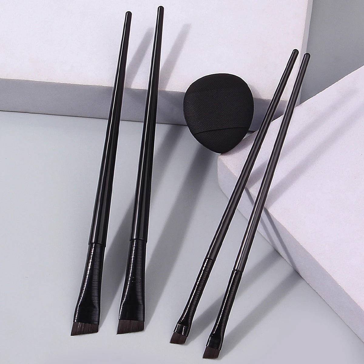 5PCS Practical Eye Makeup Tools: Fine Angled Blade Eyeliner Detail Brush & Soft and Non-Sticky Mini Powder Puff