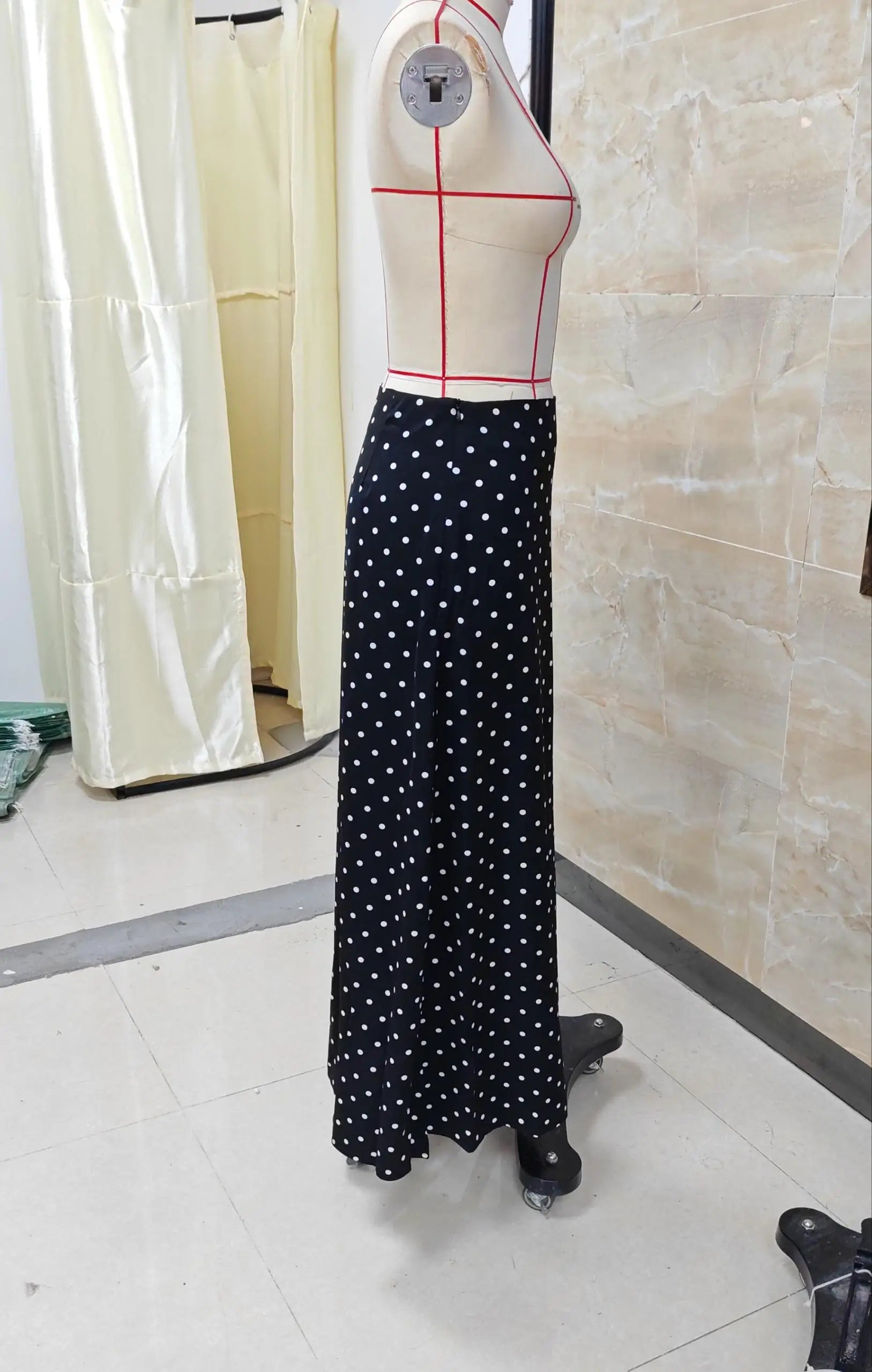 Women Polka Dot Maxi Skirt Elegant Bodycon A Line Flare Long Skirts Cute Dots Print Flowy Maxi Satin Skirt Vintage Streetwear